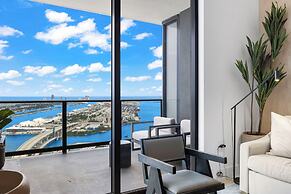 Lux Studio W City Views and Pool