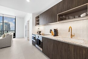 Lux Studio W City Views and Pool