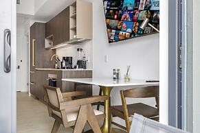 Lux Studio W City Views and Pool