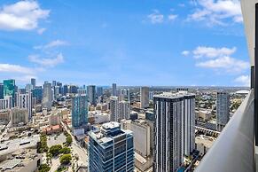 Lux Studio W City Views and Pool