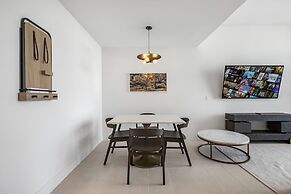 Lux Studio W City Views and Pool