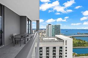 Lux Studio W City Views and Pool