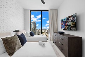 Lux Studio W City Views and Pool