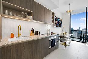 Lux Studio W City Views and Pool