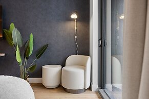 Lux Studio W City Views and Pool