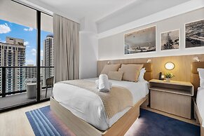 Lux Studio W City Views and Pool