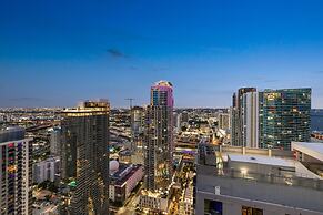 Lux Studio W City Views and Pool