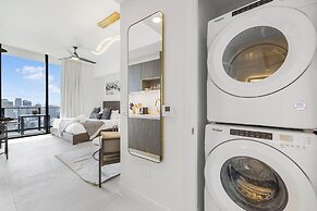 Lux Studio W City Views and Pool