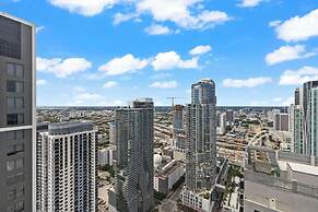 Lux Studio W City Views and Pool