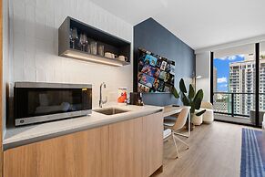 Lux Studio W City Views and Pool