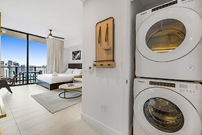 Lux Studio W City Views and Pool