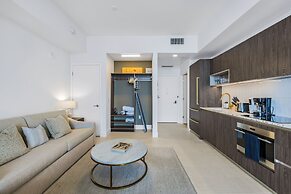 Lux Studio W City Views and Pool