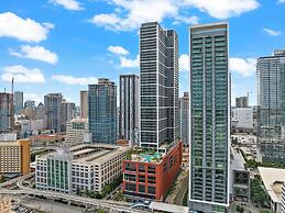 Lux Studio W City Views and Pool