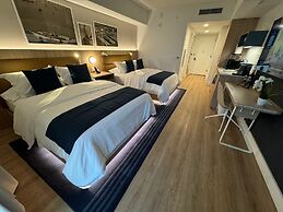 Lux Studio W City Views and Pool