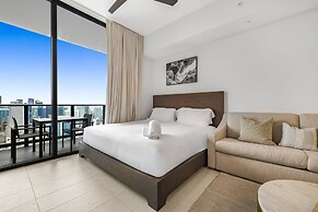 Lux Studio W City Views and Pool