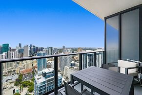 Lux Studio W City Views and Pool