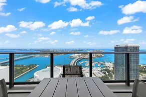 Lux Studio W City Views and Pool