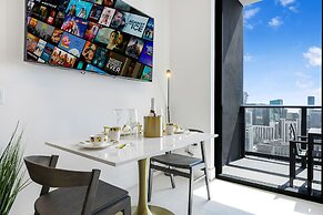 Lux Studio W City Views and Pool