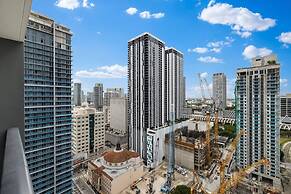 Lux Studio W City Views and Pool