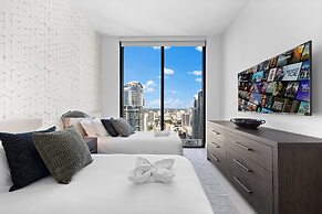 Lux Studio W City Views and Pool