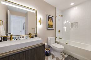 Lux Studio W City Views and Pool