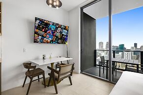 Lux Studio W City Views and Pool