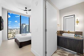 Lux Studio W City Views and Pool