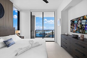 Lux Studio W City Views and Pool