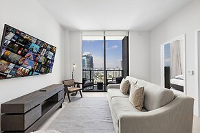 Lux Studio W City Views and Pool