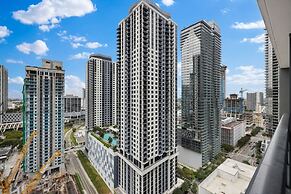 Lux Studio W City Views and Pool