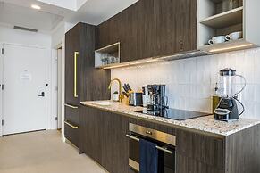 Lux Studio W City Views and Pool