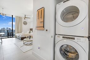 Lux Studio W City Views and Pool