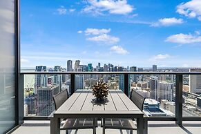 Lux Studio W City Views and Pool