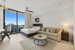 Lux Studio W City Views and Pool