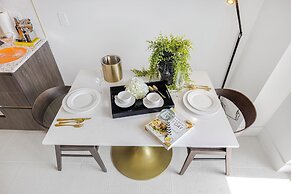 Lux Studio W City Views and Pool