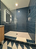 Lux Studio W City Views and Pool