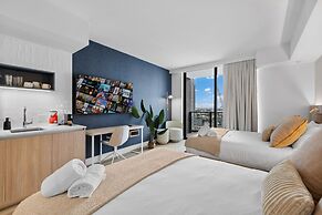 Lux Studio W City Views and Pool