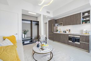 Lux Studio W City Views and Pool