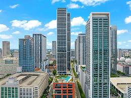 Lux Studio W City Views and Pool