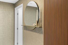 Lux Studio W City Views and Pool