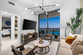 Lux Studio W City Views and Pool