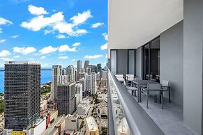 Lux Studio W City Views and Pool