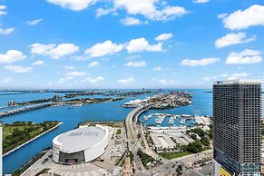 Lux Studio W City Views and Pool