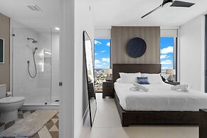 Lux Studio W City Views and Pool