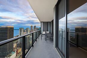 Lux Studio W City Views and Pool