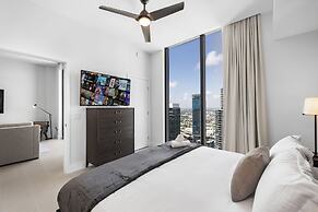 Lux Studio W City Views and Pool