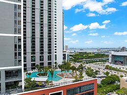 Lux Studio W City Views and Pool