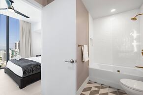 Lux Studio W City Views and Pool