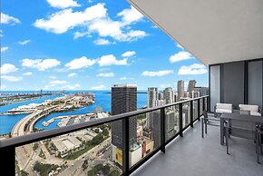 Lux Studio W City Views and Pool