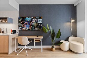 Lux Studio W City Views and Pool